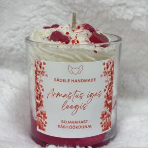 Sojavahast käsitööküünal roosade südametega "Armastus igas leegis"